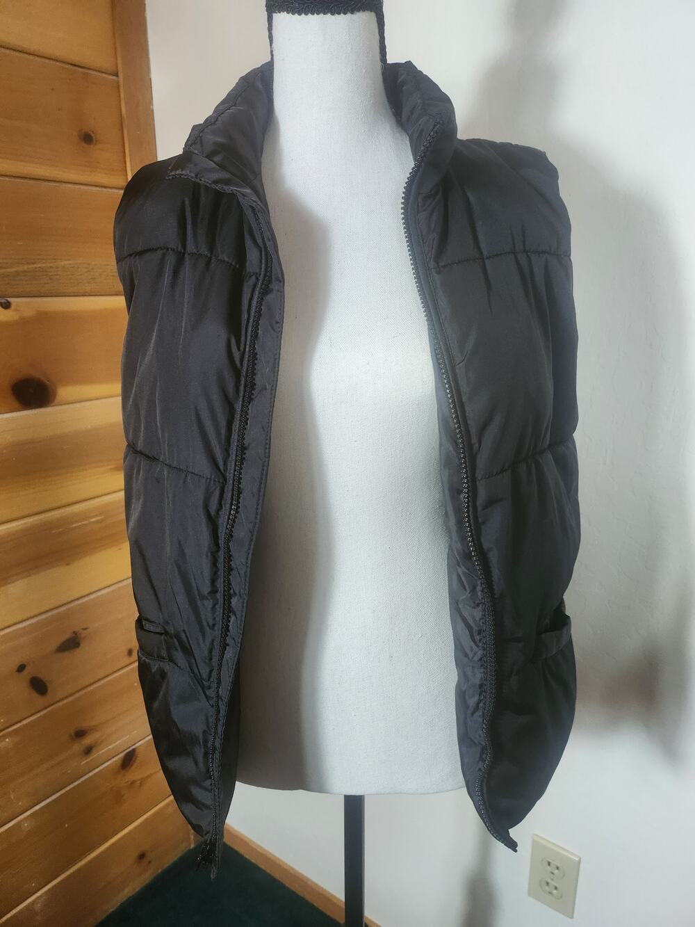 Women's Old Navy Black Puffer Vest Large Front Zip Closure Insulated